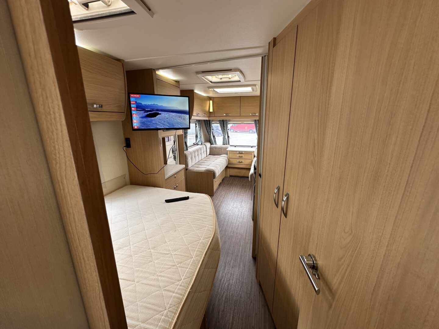 Compass Corona 540 2014 фотография номер 54952