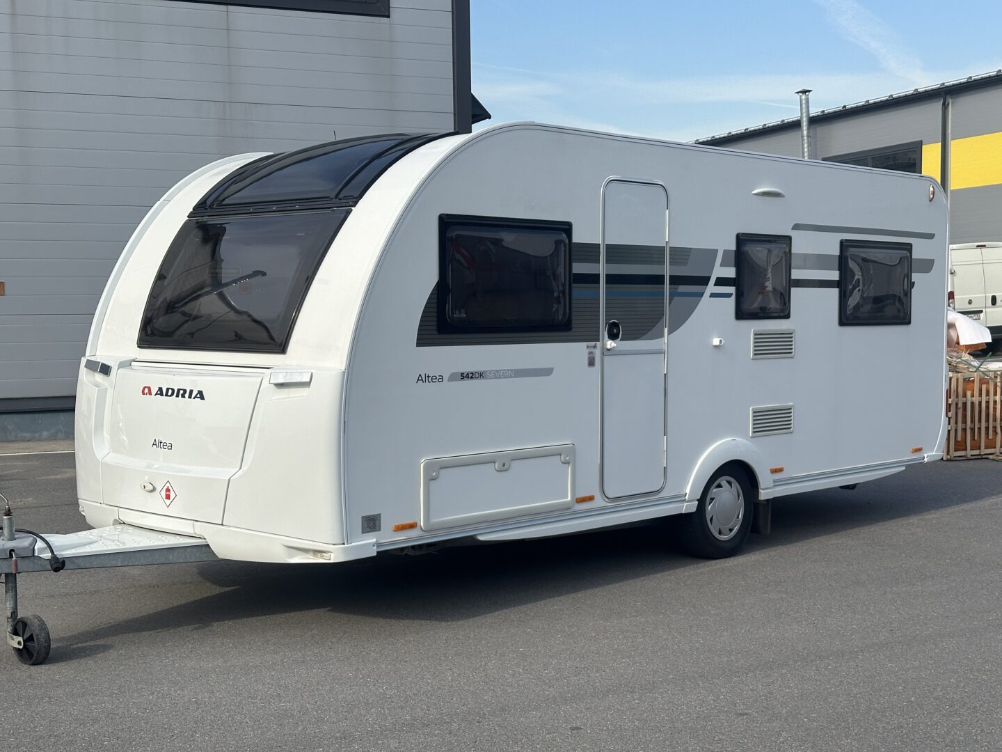 Adria Altea 542DK Severn 2018 фотография номер https://admin.1caravan.ru/wp-content/uploads/2026/05/IMG_9827.jpg