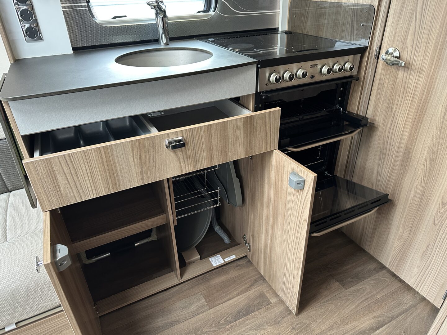 Swift Conqueror 650 2016 фотография номер 54353